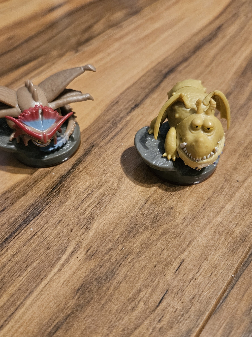How To Train Your Dragons Toy Figures X2 (A-29)